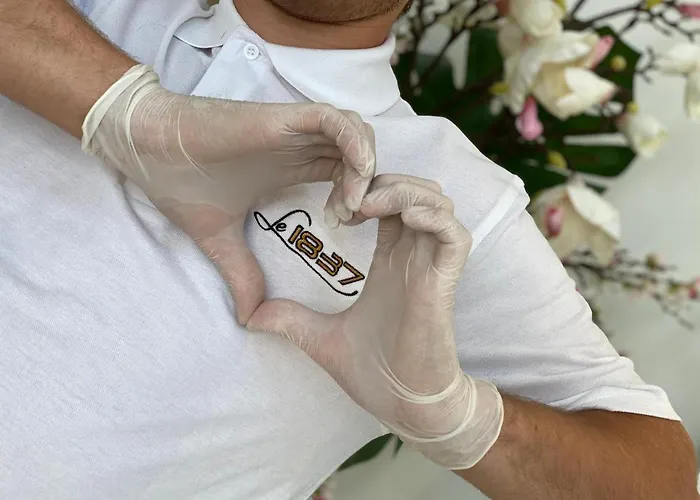 Le 1837 Lejlighedshotel Saint-Affrique